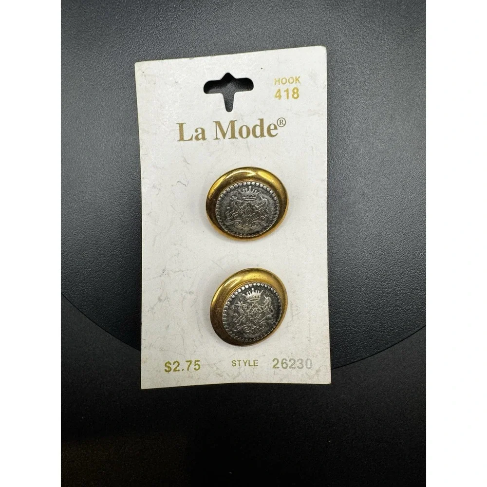 Vintage La Mode Style 26230 Gold Buttons 3/4